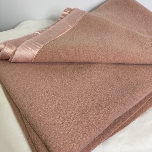 Vtg Chatham 100% Virgin Wool Blanket Pink Satin Binding 86” X 67” USA Made Read - Picture 1 of 9